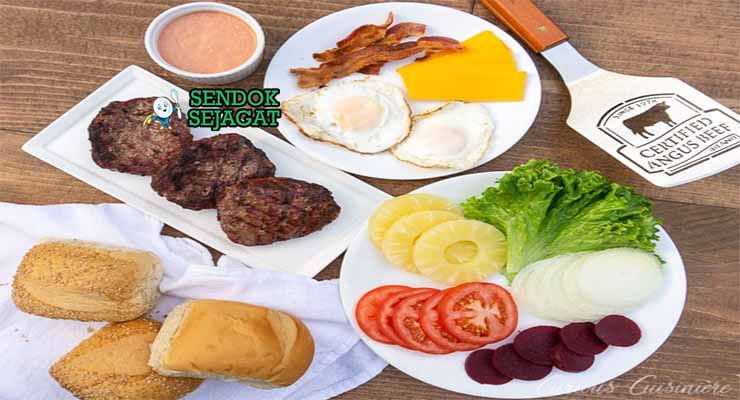Bahan resep Aussie beef burger dengan daging sapi dan bit.