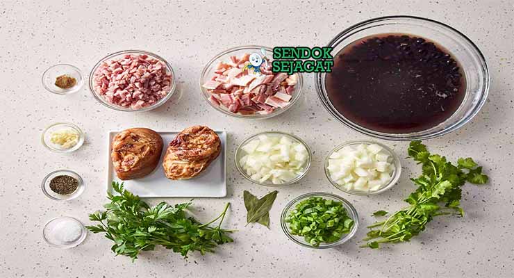 Bahan resep Brazilian Feijoada dengan daging dan kacang.