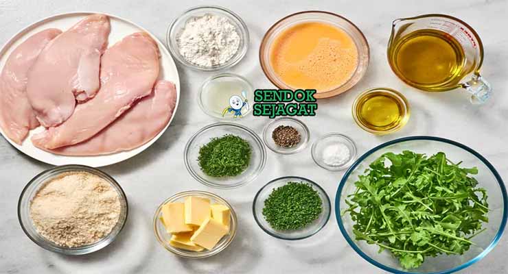 Bahan resep Chicken Kyiv dengan daging ayam dan mentega.
