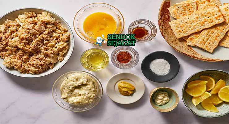 Bahan resep Maryland crab cakes dengan daging kepiting segar.