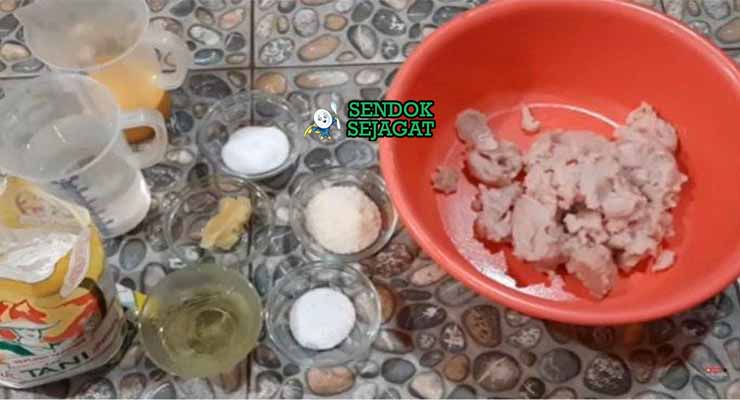 Bahan resep Pempek Palembang dengan ikan dan sagu.