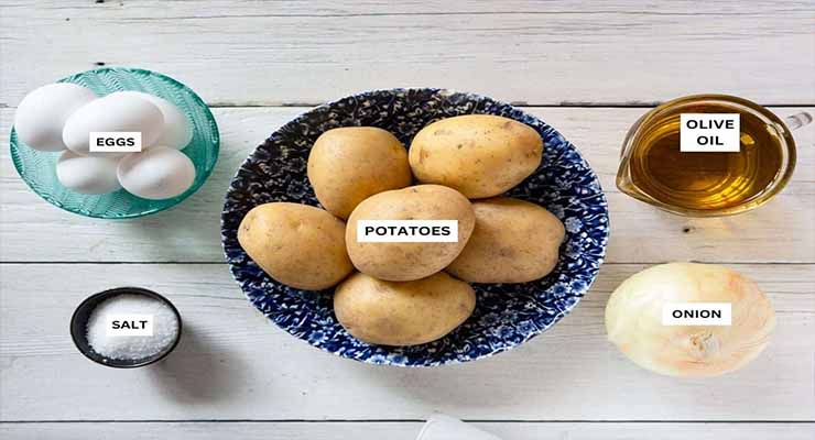 Bahan resep Spanish Tortilla de Patatas dengan telur dan bawang.