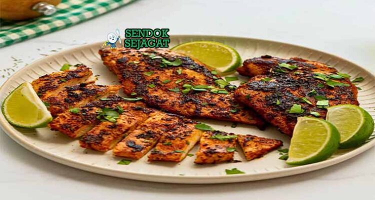 Blackened chicken autentik dari Sendok Sejagat dengan bumbu Cajun di piring.