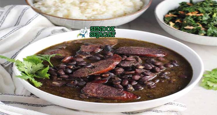 Brazilian Feijoada gurih dari Sendok Sejagat dengan kacang hitam.