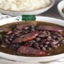 Brazilian Feijoada gurih dari Sendok Sejagat dengan kacang hitam.