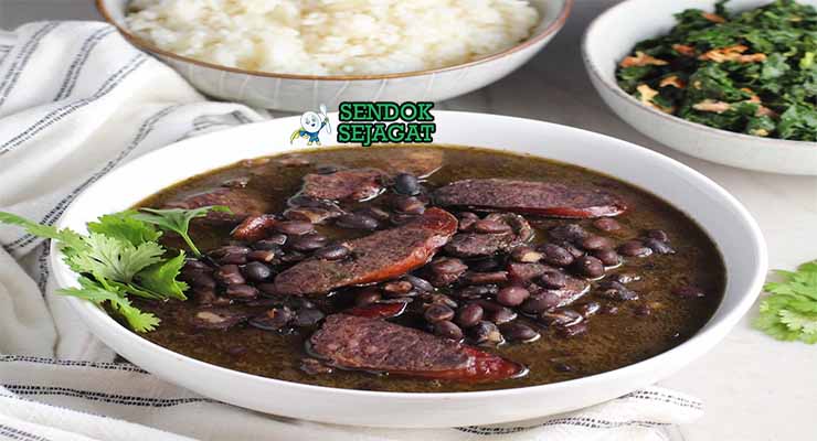 Brazilian Feijoada gurih dari Sendok Sejagat dengan kacang hitam.