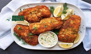 Chicken Kyiv renyah dari Sendok Sejagat dengan mentega meleleh.