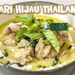 Green curry ayam siap saji dari Sendok Sejagat dengan nasi jasmine.