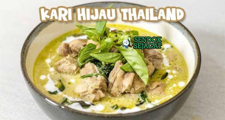 Green curry ayam siap saji dari Sendok Sejagat dengan nasi jasmine.
