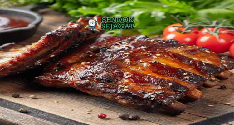 Iga Bakar Kecap khas Makassar dari Sendok Sejagat dengan bumbu smoky.