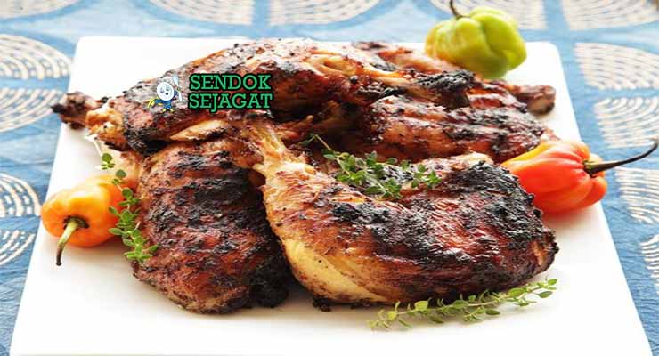 Jamaican Jerk Chicken pedas dari Sendok Sejagat dengan bumbu rempah.