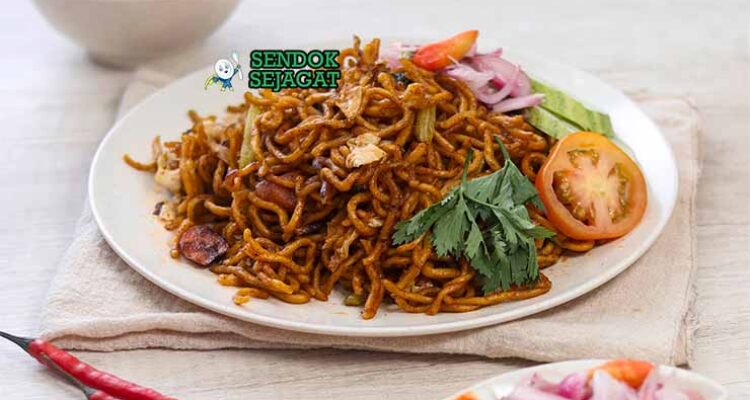 Mie goreng Jawa gurih dari Sendok Sejagat dengan tauge renyah.