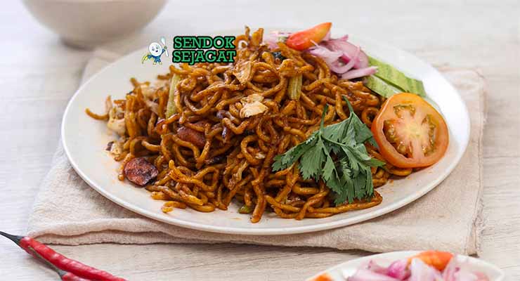 Mie goreng Jawa gurih dari Sendok Sejagat dengan tauge renyah.