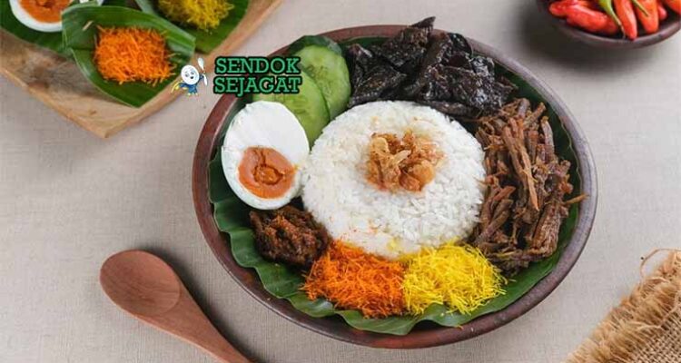 Nasi Krawu gurih dari Sendok Sejagat dengan daging suwir dan sambal.