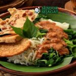 Nasi Pecel Khas Jawa Timur dari Sendok Sejagat dengan sambal kacang.