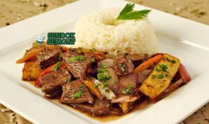 Peruvian lomo saltado juicy dari Sendok Sejagat dengan kentang goreng.