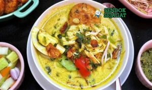 Soto Medan gurih dari Sendok Sejagat dengan ayam suwir.