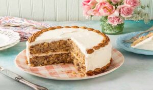 Southern Hummingbird Cake manis dari Sendok Sejagat dengan krim keju.