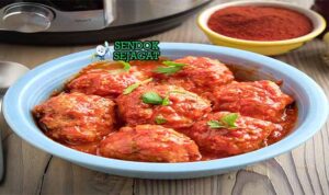 Spanish Albóndigas gurih dari Sendok Sejagat dengan saus tomat.