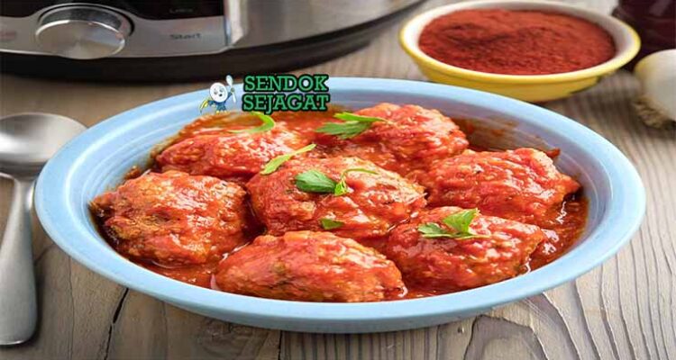 Spanish Albóndigas gurih dari Sendok Sejagat dengan saus tomat.