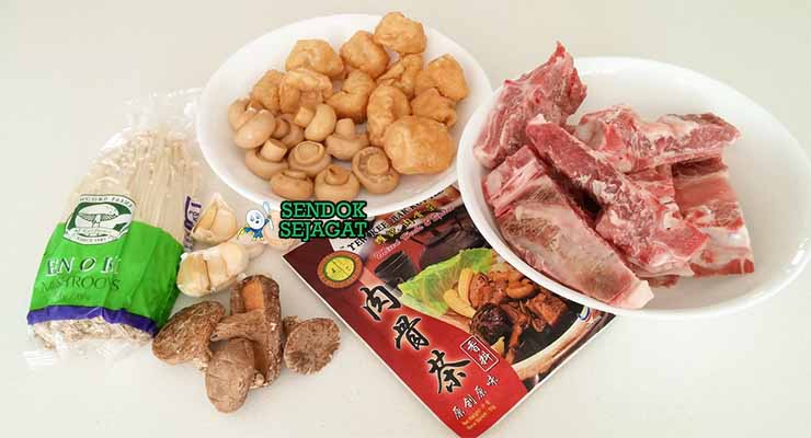 Bahan Bak Kut Teh dengan Iga Babi dan Rempah.