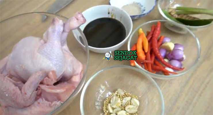 Bahan Ayam Panggang Kecap dengan Kecap dan Ayam.
