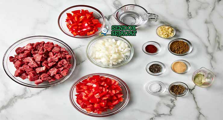 Bahan Carne Guisada dengan daging sapi dan rempah Tex-Mex.