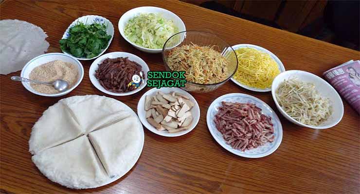 Bahan Chiko Roll dengan Daging dan Kulit Lumpia.
