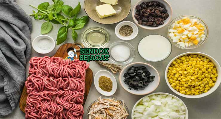 Bahan Pastel de Choclo dengan daging dan kemangi.