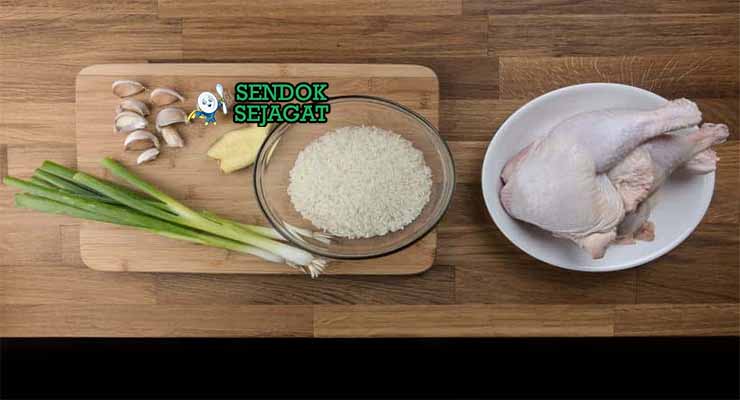 Bahan Hainanese Chicken Rice dengan ayam dan pandan.