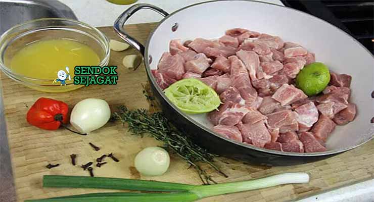 Bahan Griot dengan Babi dan Pikliz.