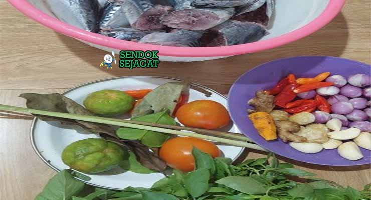 Bahan Ikan Kuah Kuning dengan Kunyit dan Ikan.