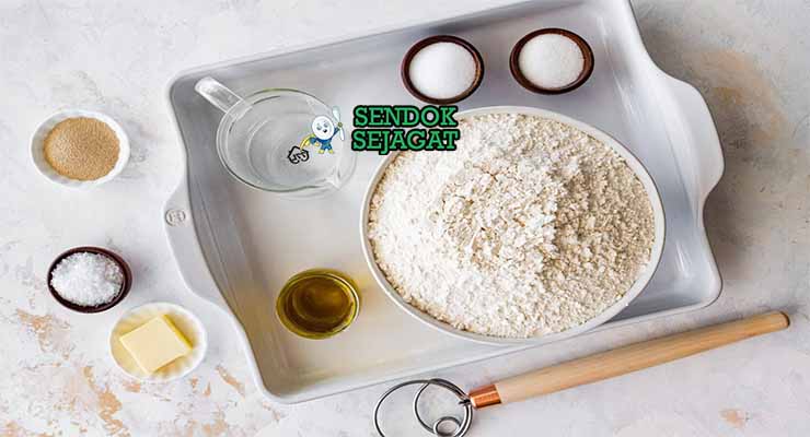 Bahan Focaccia dengan tepung dan minyak zaitun.