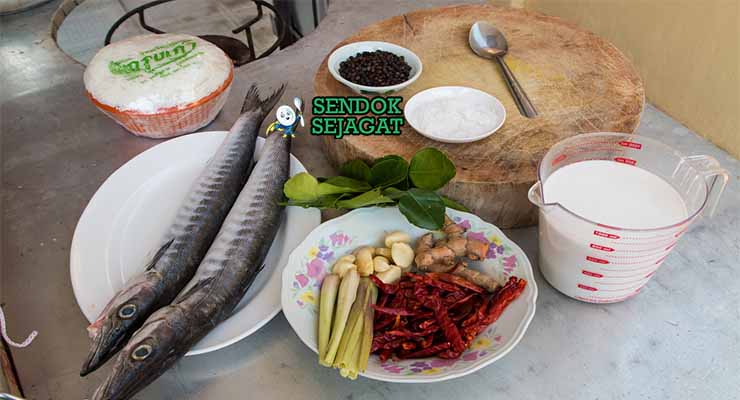 Bahan Khanom Jeen Nam Ya dengan Ikan dan Santan.