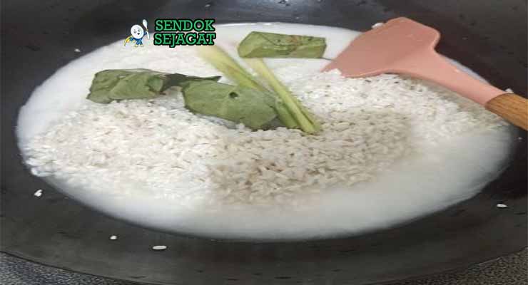 Bahan Lemper dengan Ketan dan Daun Pisang Yogyakarta