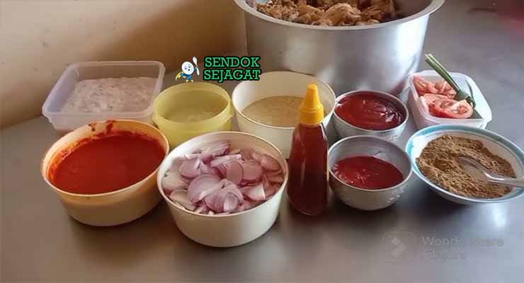 Bahan Nasi Kandar dengan Ayam dan Kari.