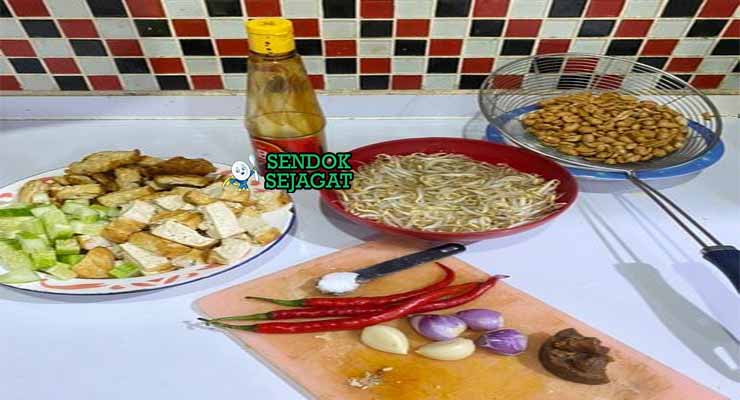 Tauge dan Tahu Segar untuk Nasi Lengko Autentik.