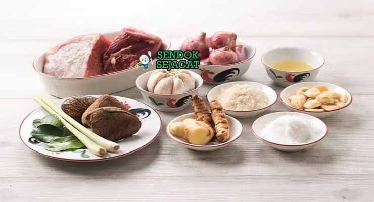 Bahan Nasi Timbel dengan Ayam dan Daun Pisang.