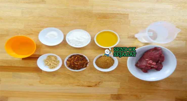 Bahan Sate Padang dengan daging sapi dan kunyit.