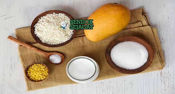 Bahan Khao Niew Mamuang dengan ketan dan santan.