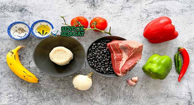 Bahan Pabellón Criollo dengan kacang hitam dan pisang.