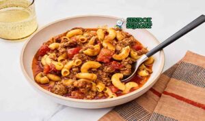 American Goulash Sendok Sejagat dengan makaroni.
