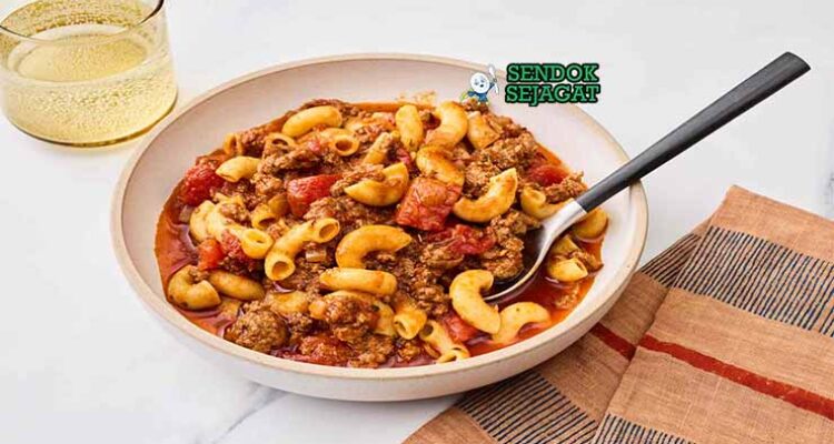 American Goulash Sendok Sejagat dengan makaroni.
