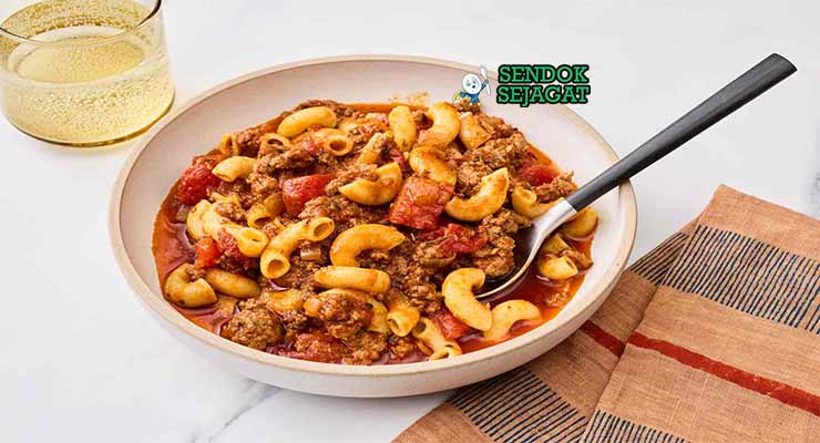 American Goulash Sendok Sejagat dengan makaroni.