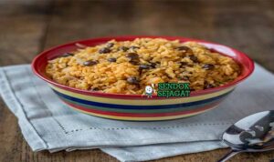 Arroz con Gandules dengan Tostones dan Ketumbar.