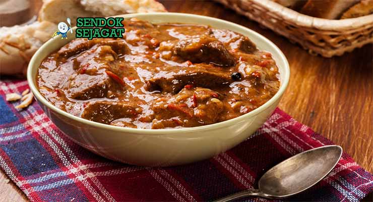 Wallaby Stew Sendok Sejagat dengan wattleseed.