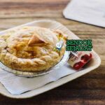 Kangaroo Pie Sendok Sejagat dengan kulit renyah.