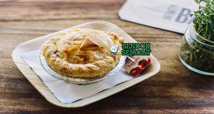Kangaroo Pie Sendok Sejagat dengan kulit renyah.