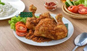 Ayam Goreng Lengkuas Sendok Sejagat dengan lengkuas renyah.