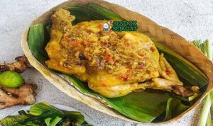 Bebek Betutu Bali dengan bumbu rempah, siap disajikan